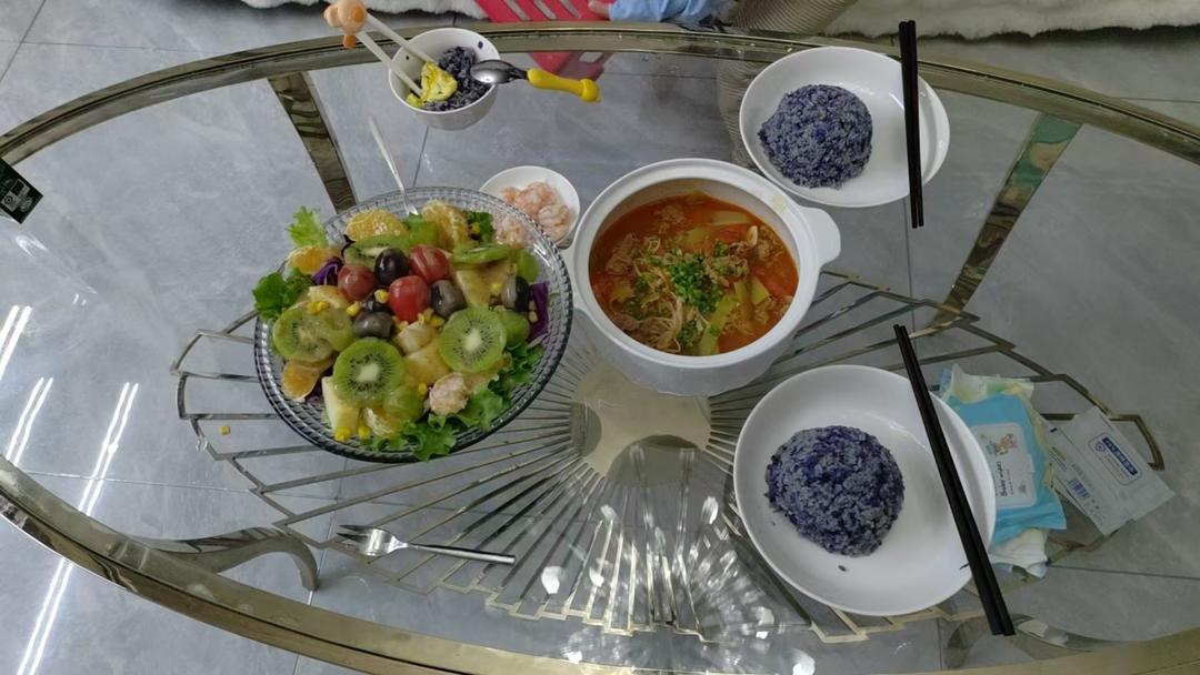 番茄金针菇肥牛(汤浓入味、酸甜适宜)