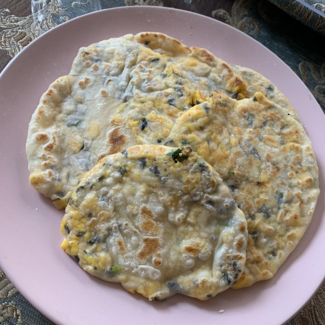 薄如蝉翼的韭菜鸡蛋馅饼