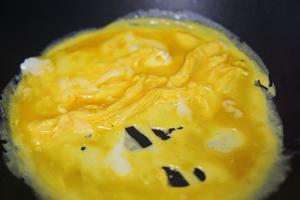 鸡汁芝士嫩蛋—太太乐鲜鸡汁快手菜的做法 步骤4