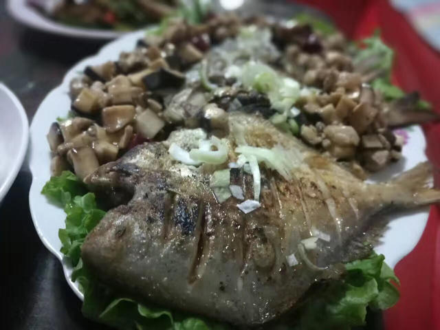 图解“煎鱼~入味又不破皮”的简单方法