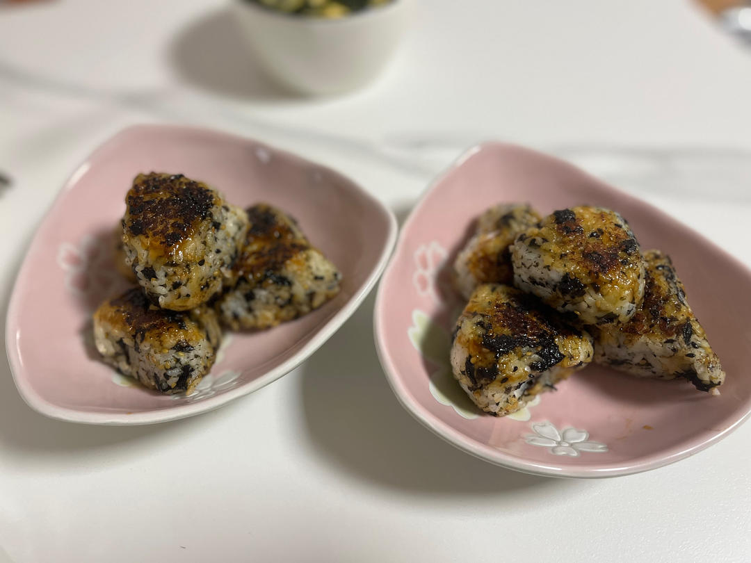 剩米饭这样做好吃好吃到转圈圈，自制日式海苔饭团