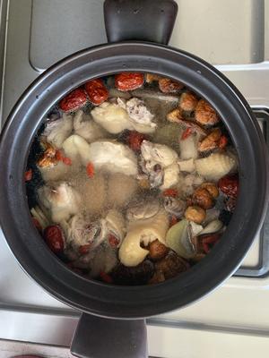 姬松茸茶树菇杂菌鸡汤的做法 步骤4