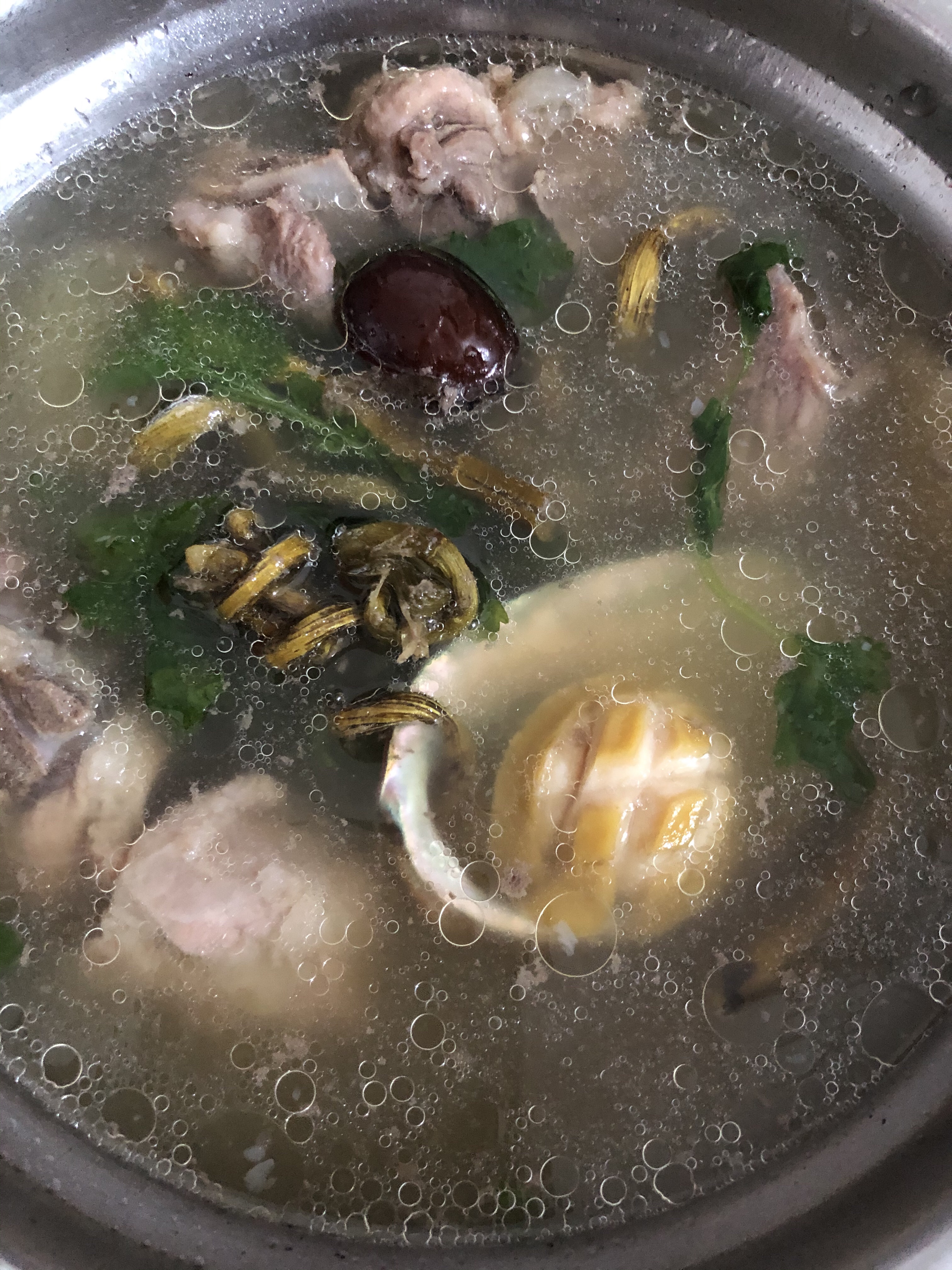 鲍鱼石斛排骨汤的做法