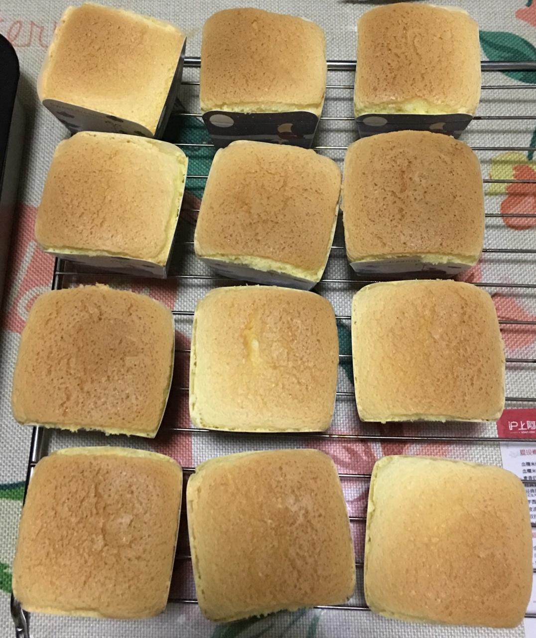 原味海绵纸杯蛋糕（非常适合裱花、盖糖皮的cupcake方子）