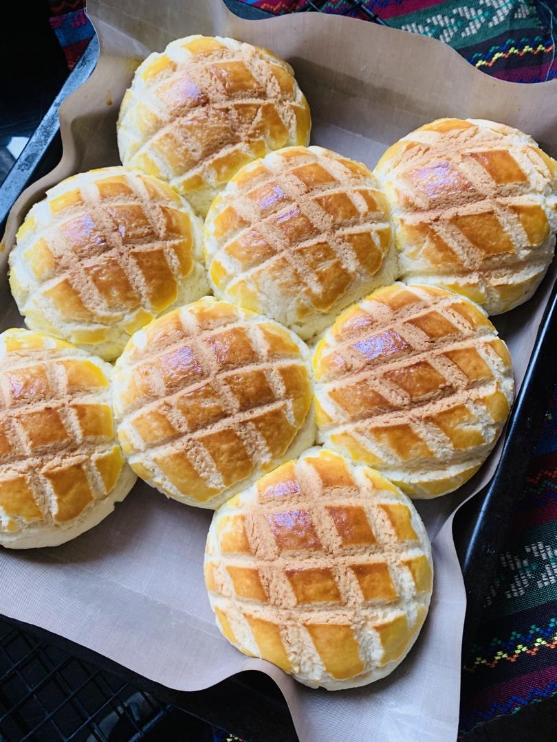 好吃到炸裂的港式菠萝包（附带制作酥皮的小视频）