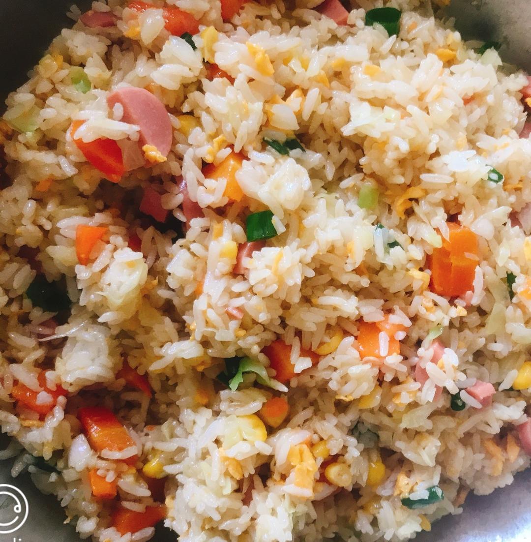 玉米胡萝卜火腿鸡蛋炒饭