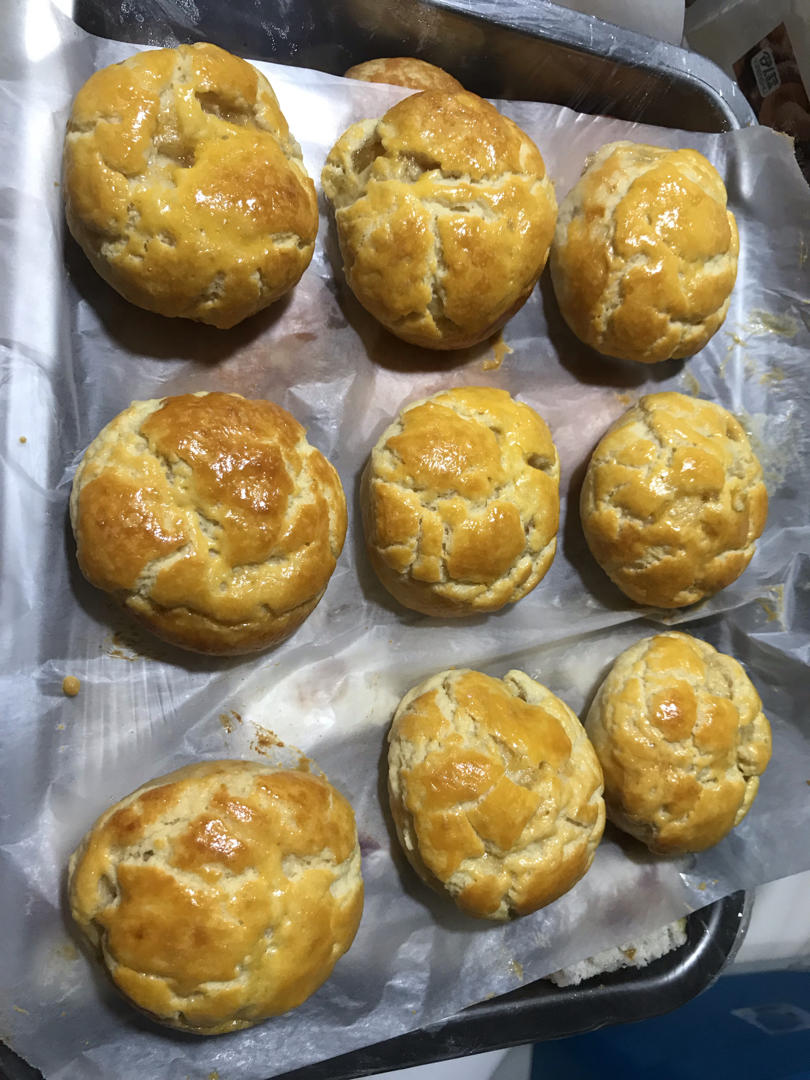 好吃到炸裂的港式菠萝包（附带制作酥皮的小视频）