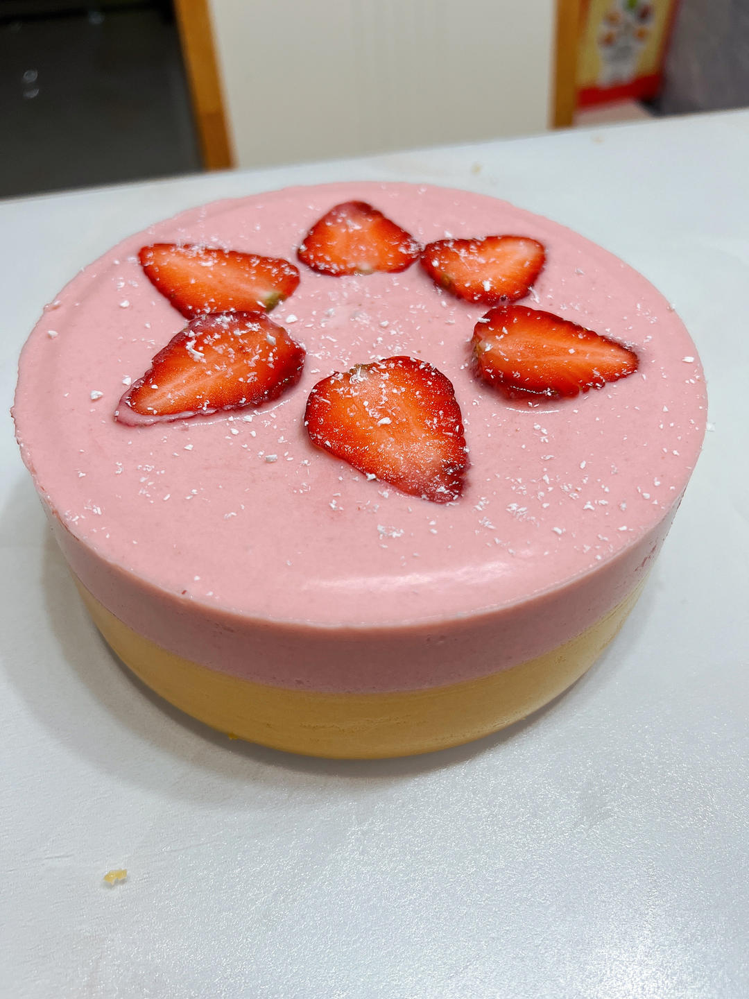 6寸草莓慕斯蛋糕