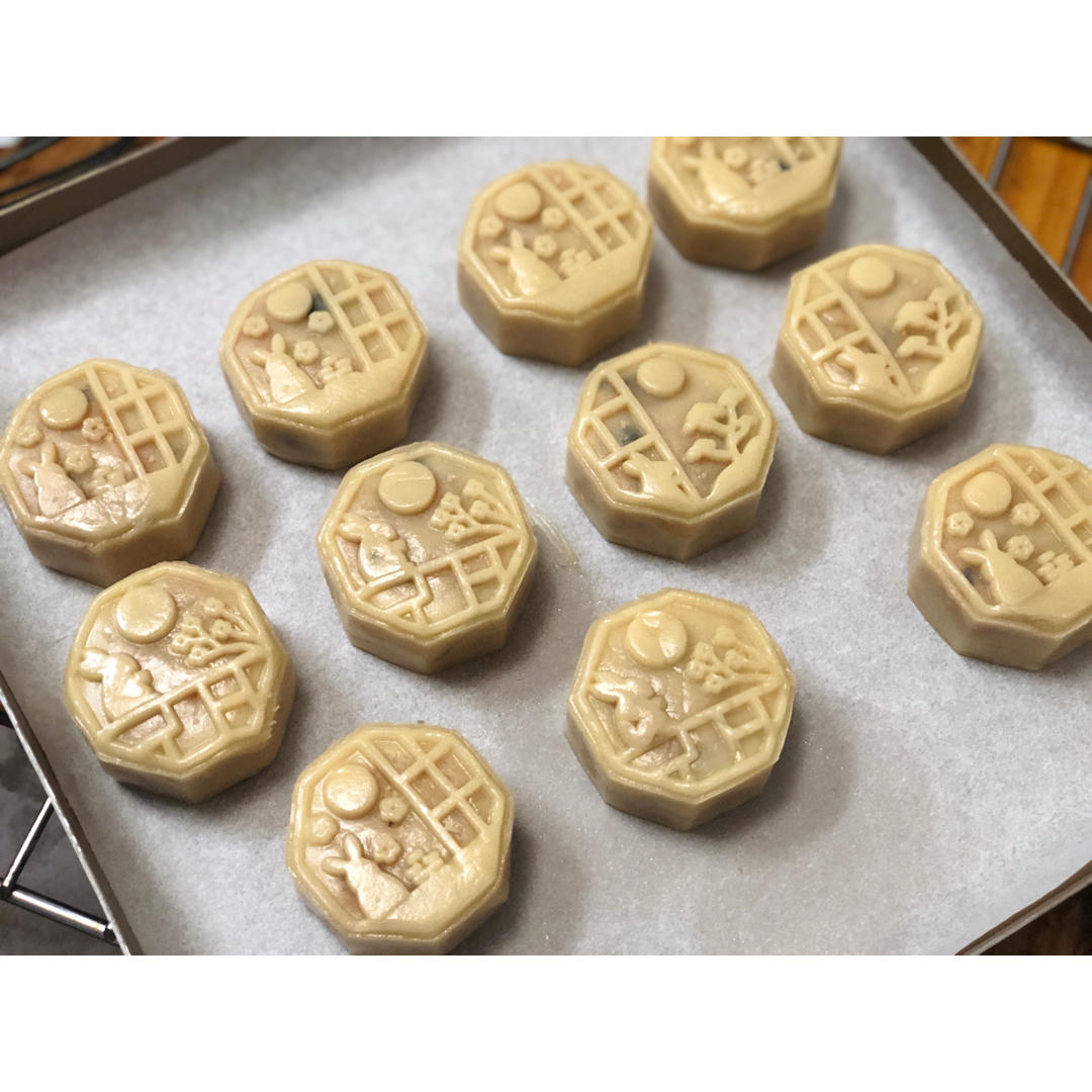 广式月饼—蛋黄莲蓉月饼