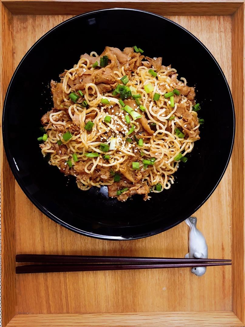 蚝油肥牛炒泡面