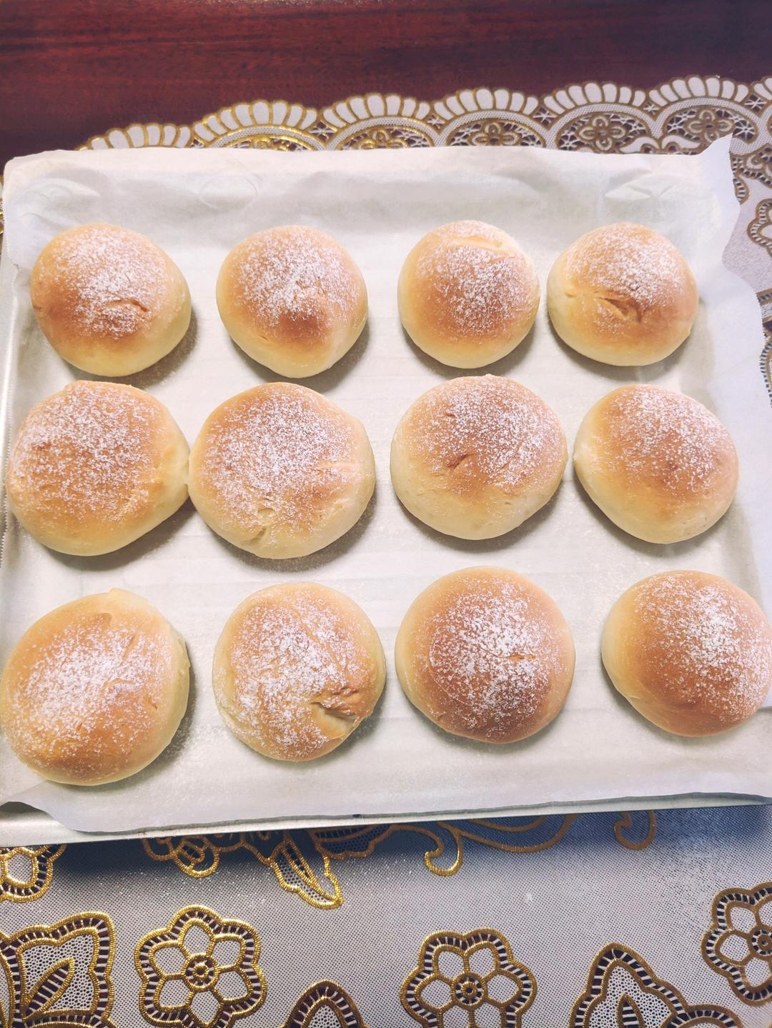 奶香十足，牛奶炼乳小餐包