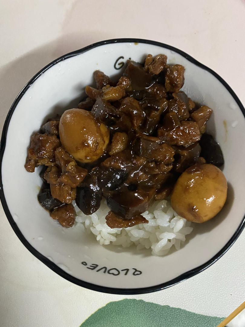 洋葱酥卤肉饭