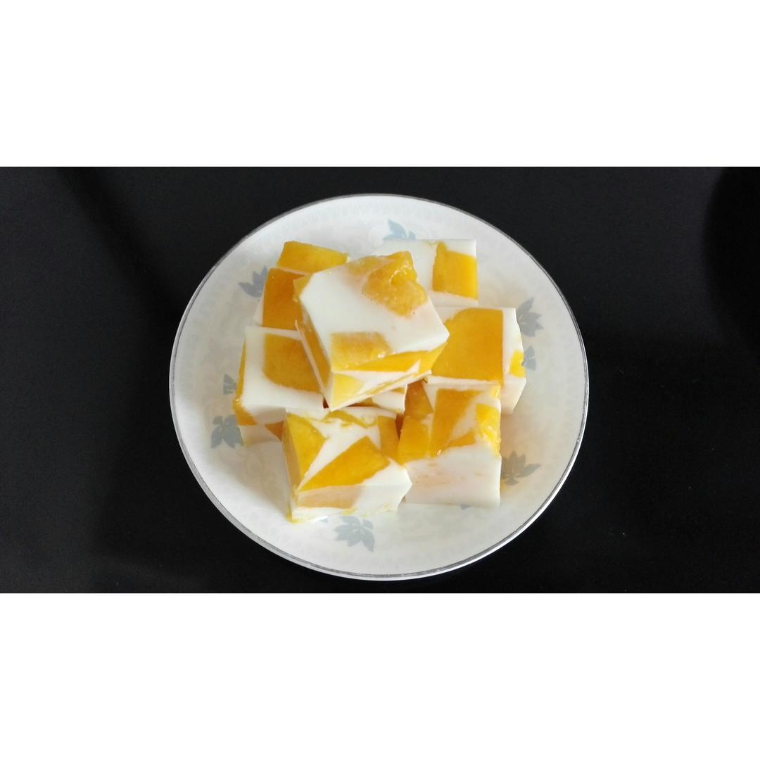 粒粒芒果椰汁冻糕