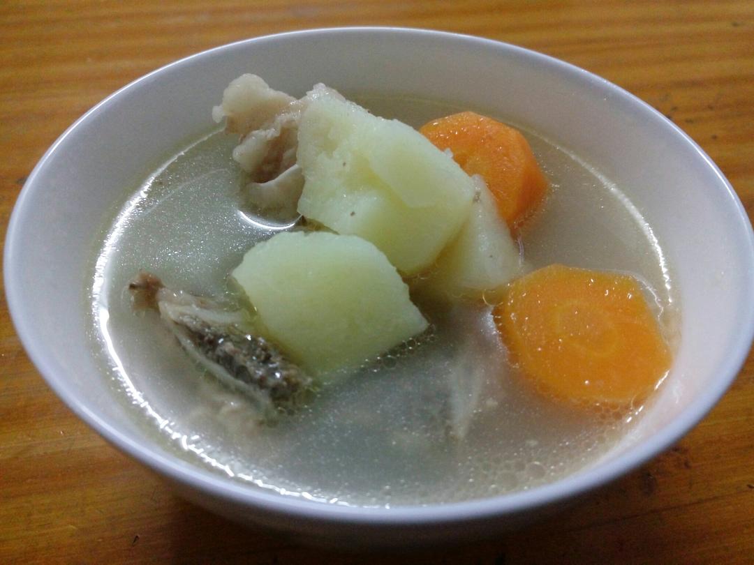 懒人胡萝卜土豆排骨汤（最简单的电饭煲版）