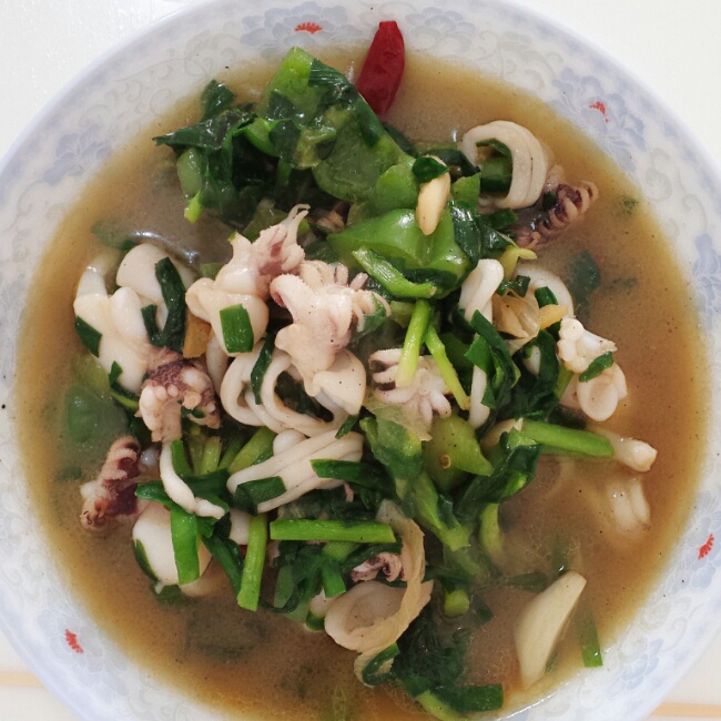 嫩韭菜炒墨鱼仔