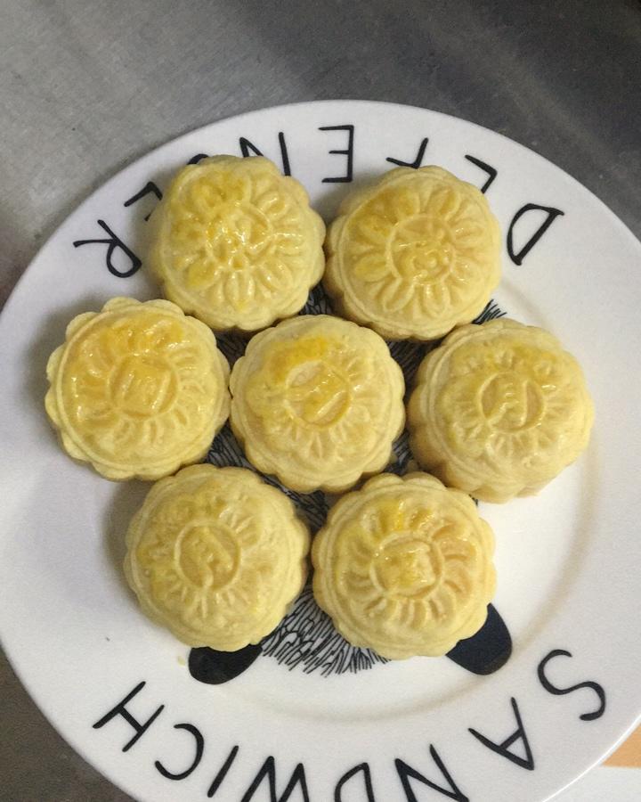 超详细图解版--流心奶黄月饼