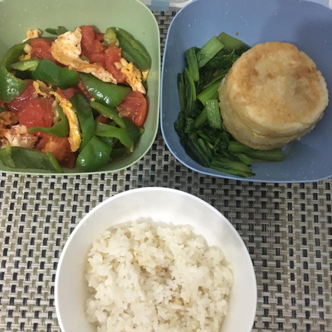 青椒西红柿炒鸡蛋