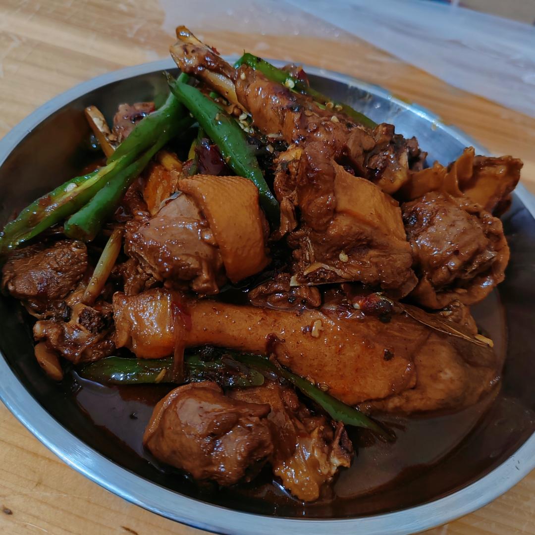 传统正宗的啤酒鸭配方和做法，鲜嫩香浓，只需炒千万不要焯水