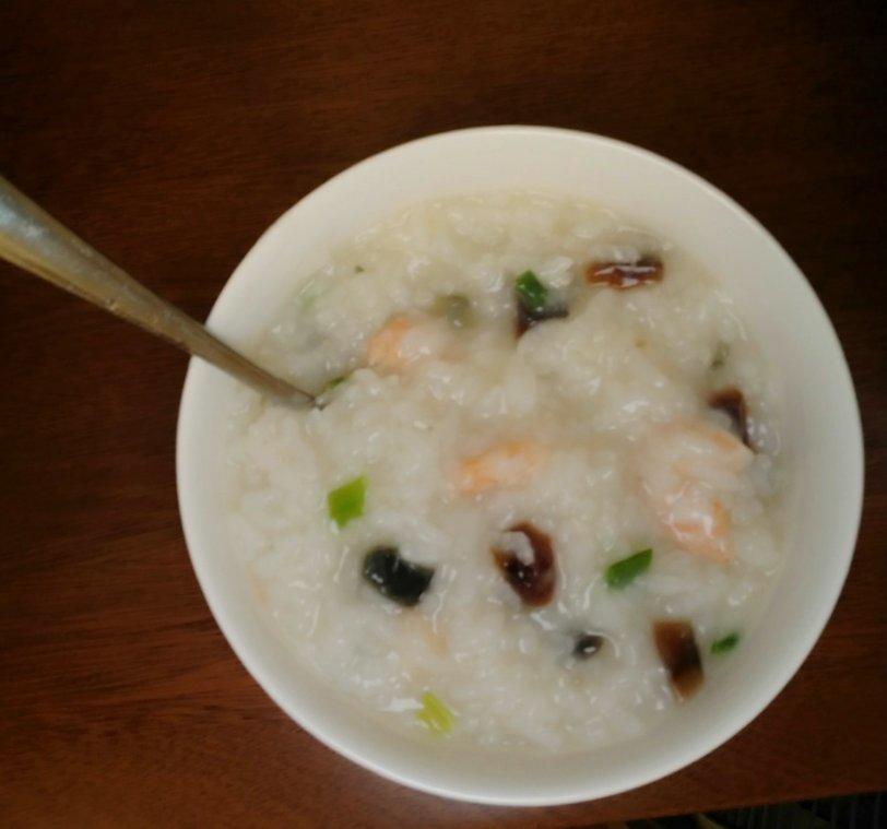 电饭煲皮蛋虾仁粥