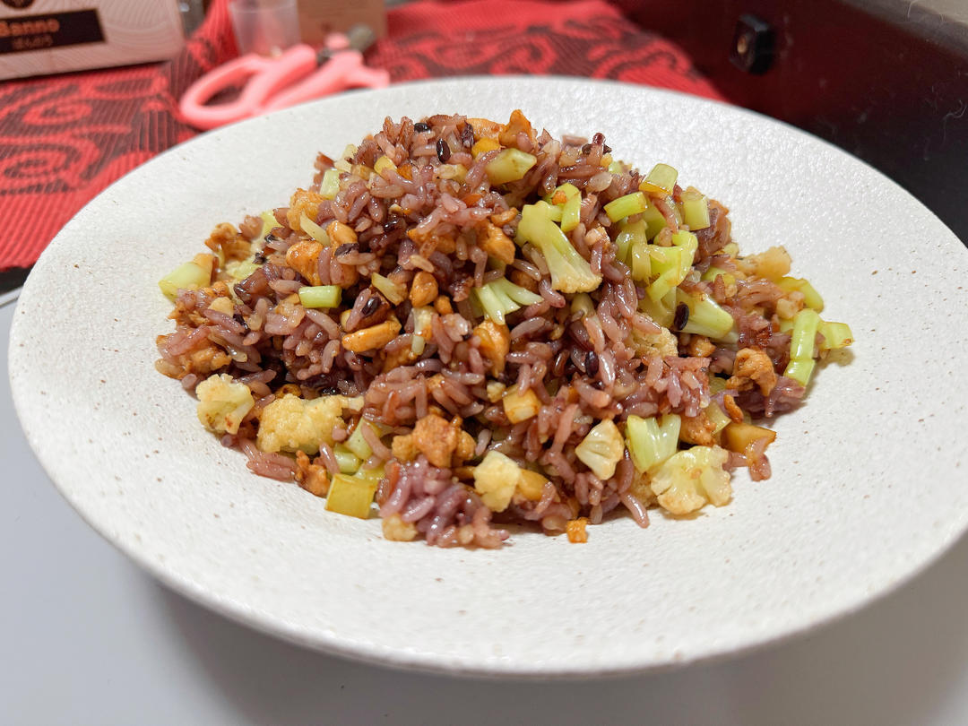 低脂炒饭（鸡胸肉花菜杂粮饭）