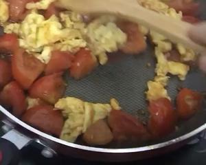 我最爱噶番茄鸡蛋汤面的做法 步骤5