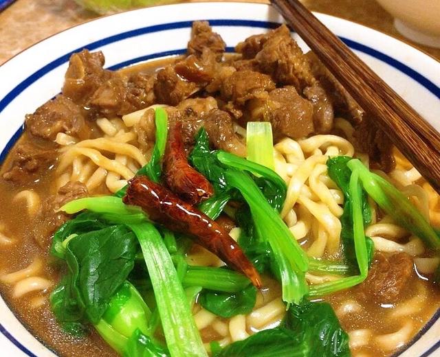 红烧牛肉面🥬秒杀饭店的做法