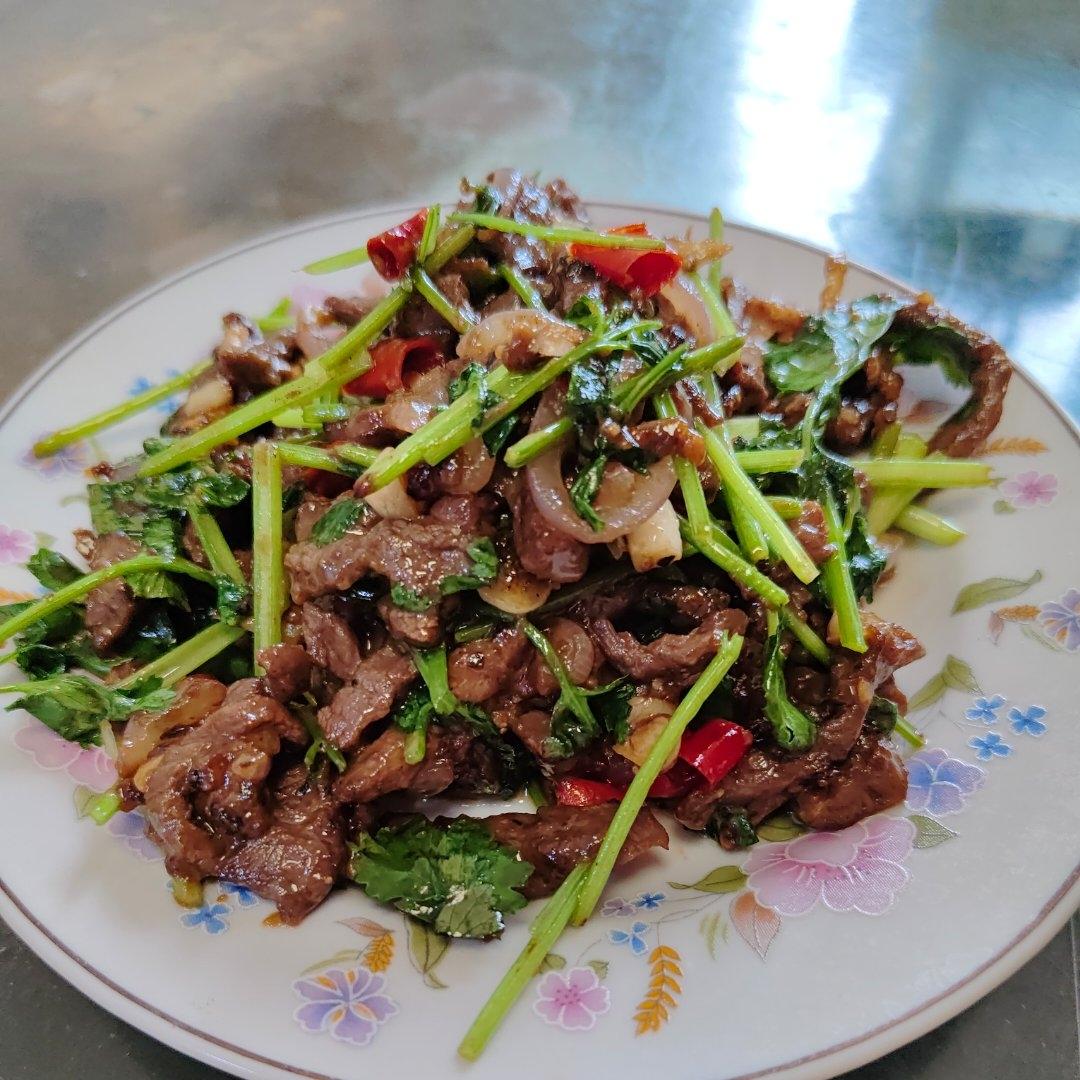 香菜牛肉