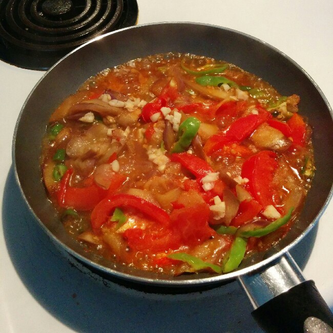 西红柿尖椒炒茄子