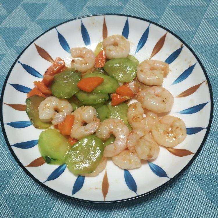 阿阿珩做的虾仁炒黄瓜胡萝卜