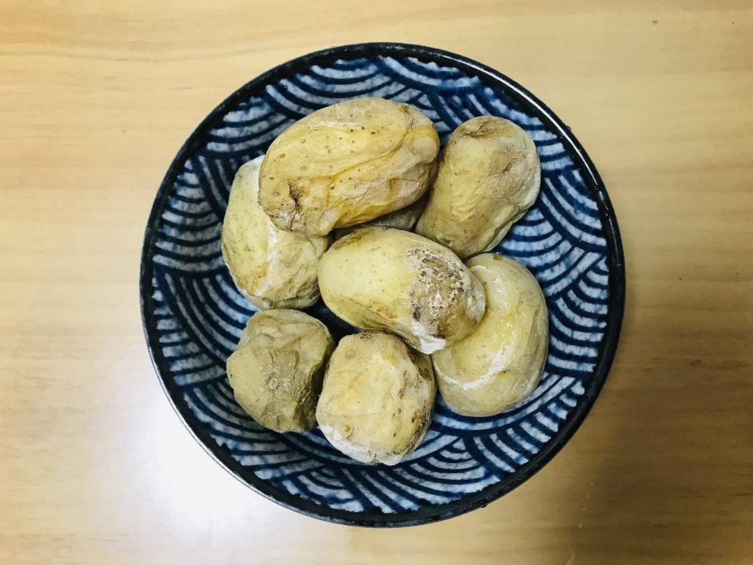 喜马拉雅粉盐焗烤带皮小土豆