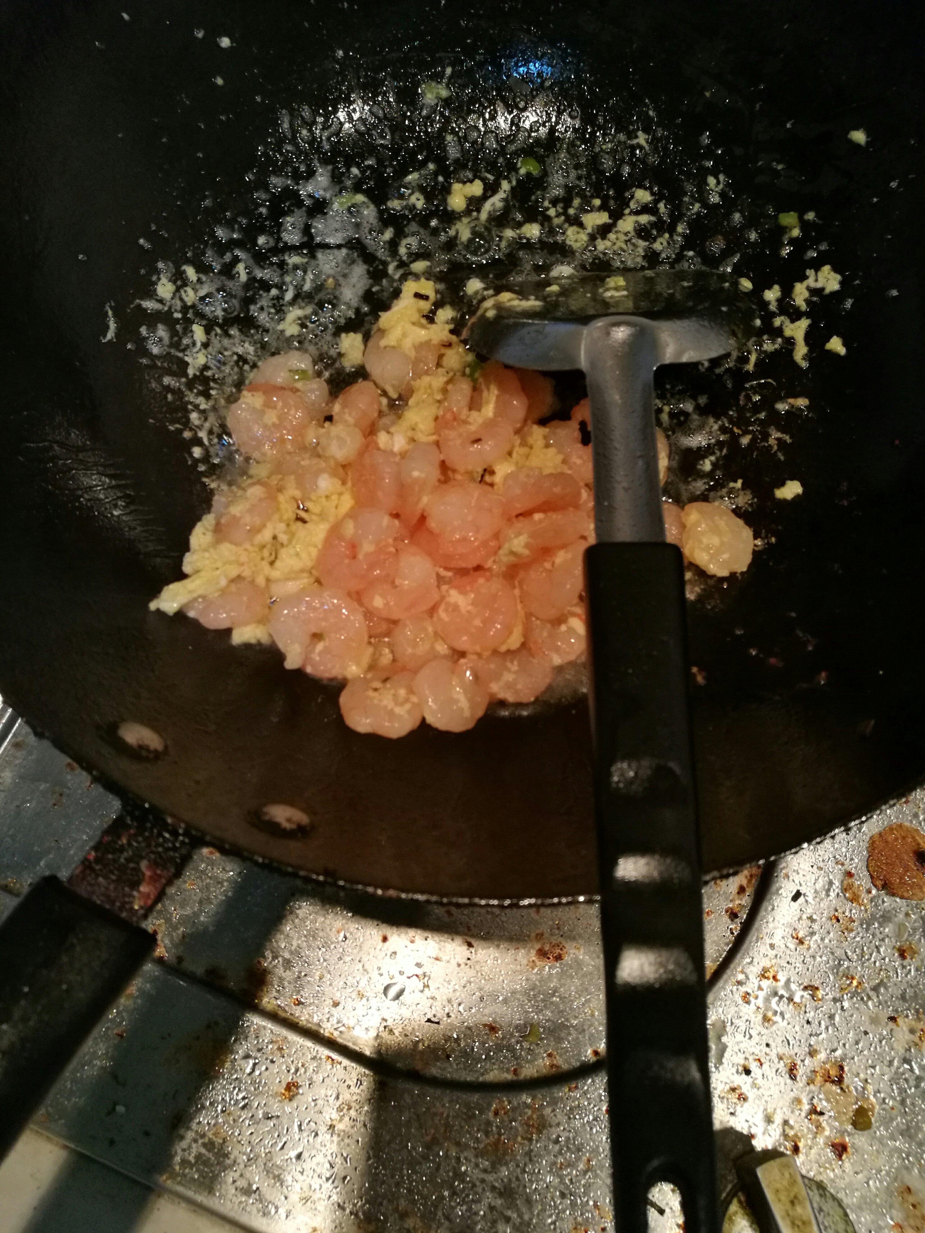 翡翠虾仁蛋炒饭的做法 步骤5