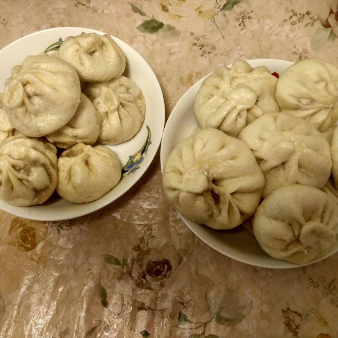鲜美多汁的洋葱牛肉包子