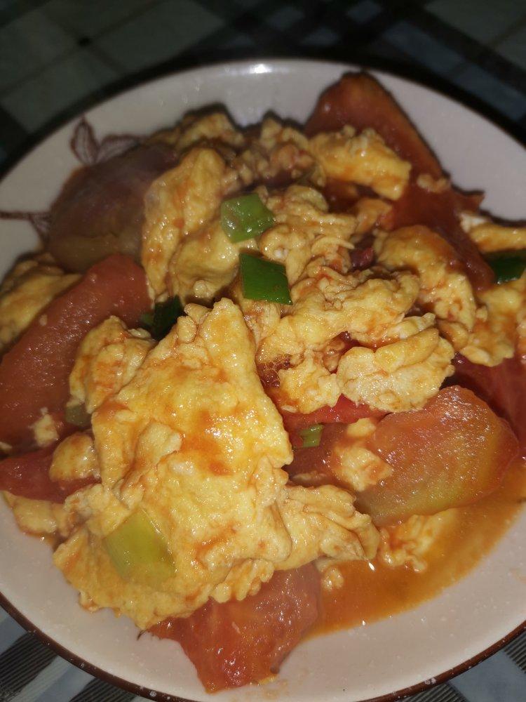 西红柿炒鸡蛋时，多加这一步，鸡蛋香嫩又入味