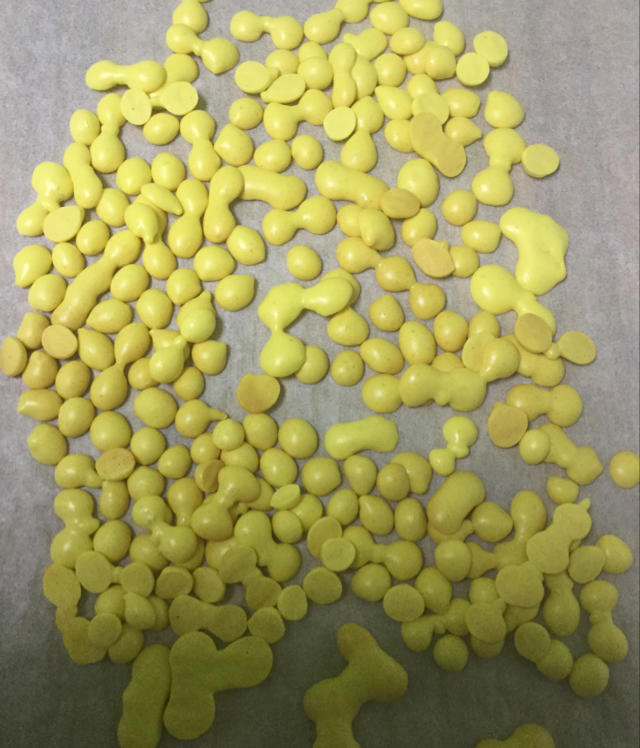 入口即化的无添加蛋黄溶豆
