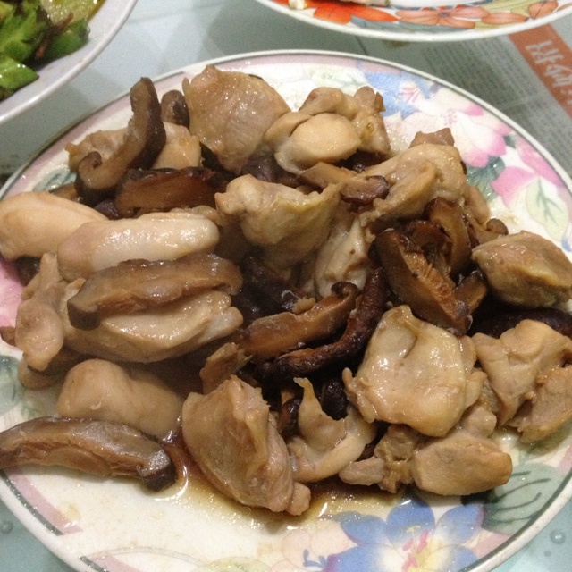 香菇蒸鸡腿肉