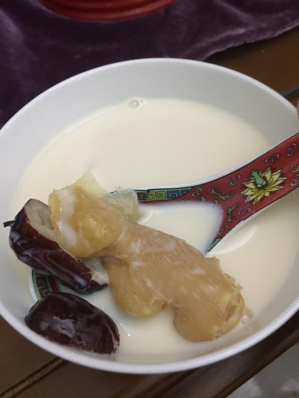 鳕鱼胶炖牛奶