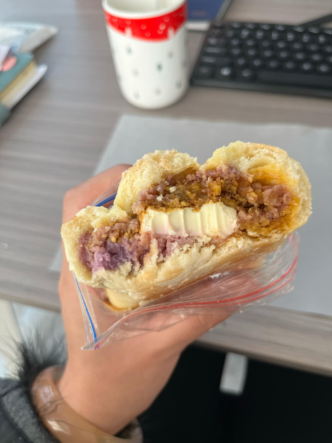 芋泥咸蛋黄软欧包