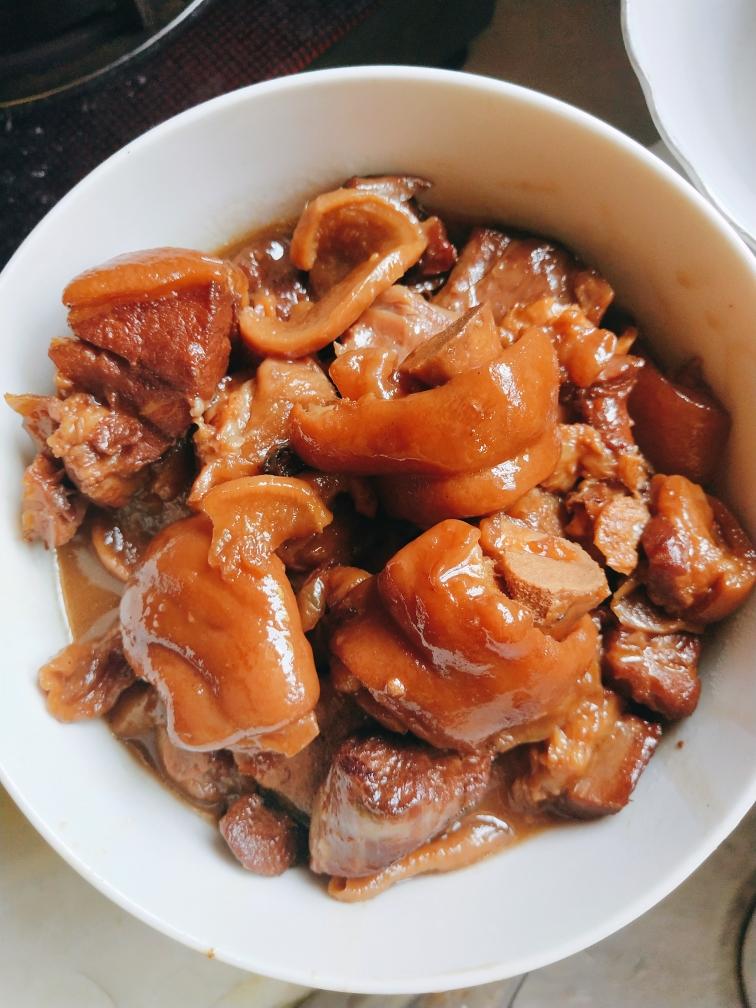 美味萝卜干炖大猪蹄子