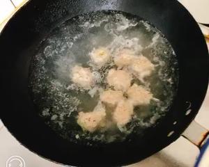 鲜美冬瓜丸子粉丝汤的做法 步骤5