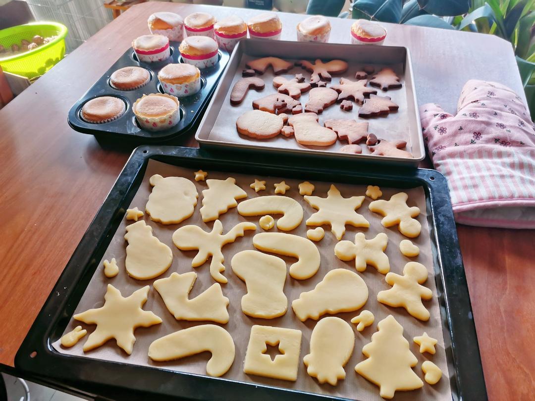 超简单！好吃又平整的糖霜饼干底的做法（附贴心小提示哦）