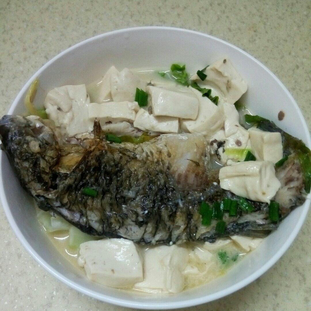 鲫鱼豆腐汤