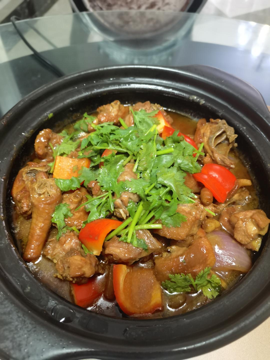 香气火爆口感滑嫩的啫啫滑鸡煲