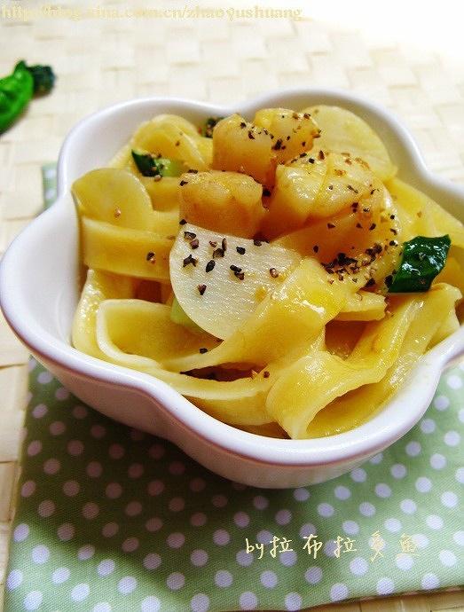 蒜味鲜贝胡萝卜面的做法