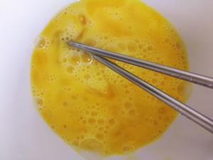 两分钟做好蒜苔炒鸡蛋的做法 步骤5