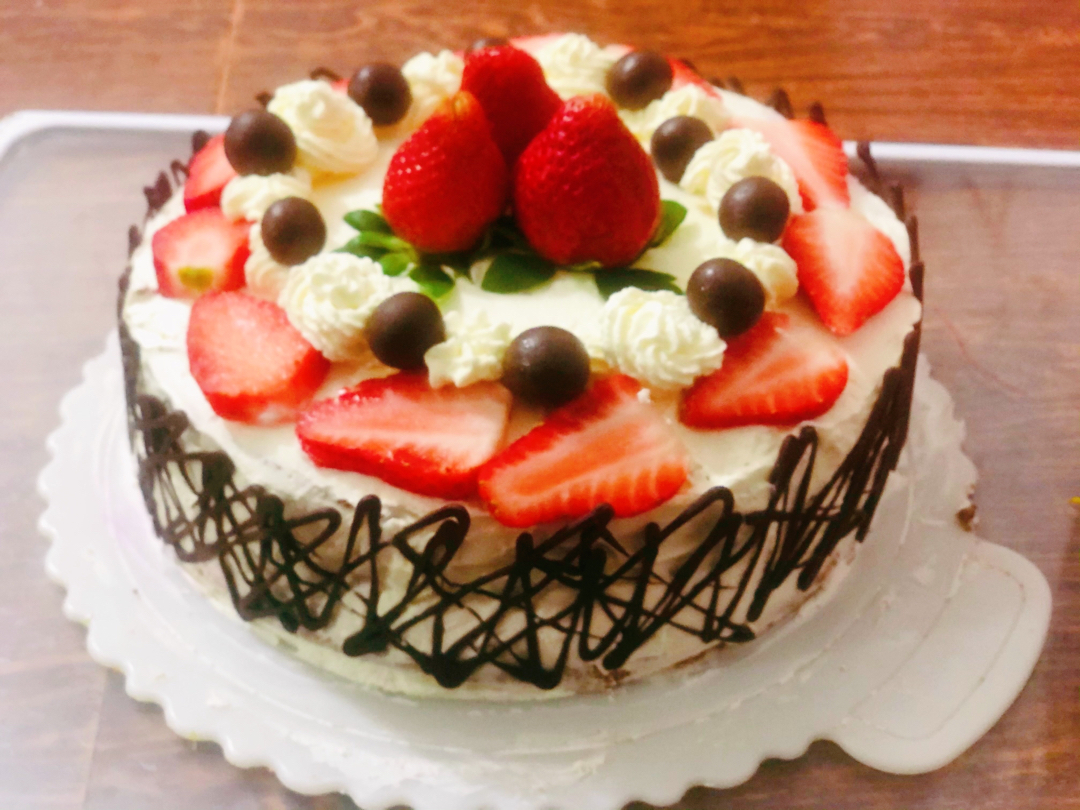 草莓蛋糕（巧克力围边）