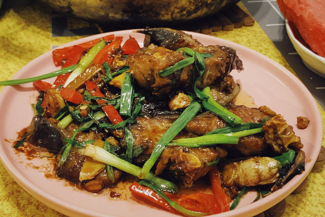 红烧大蒜鲶鱼