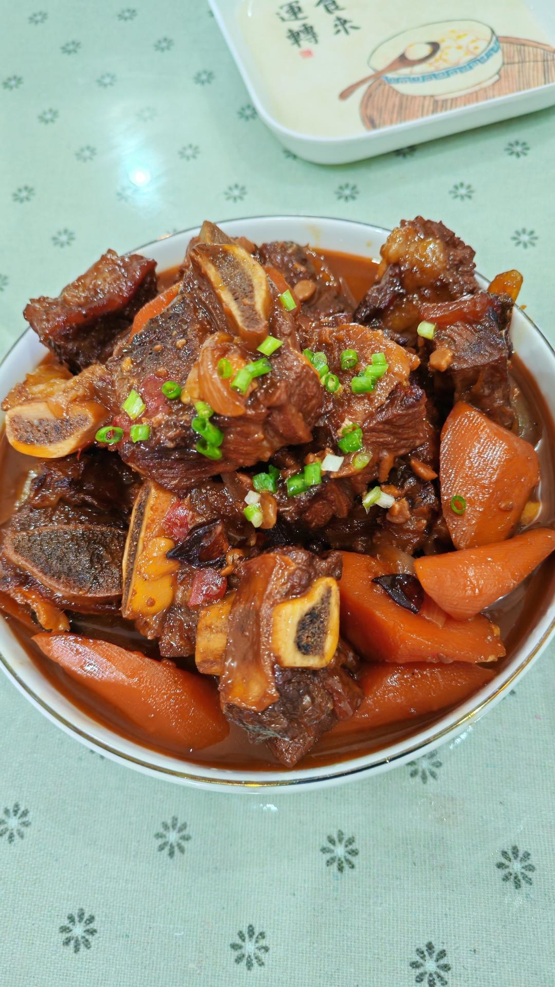 好吃到爆~红烧牛肋骨~