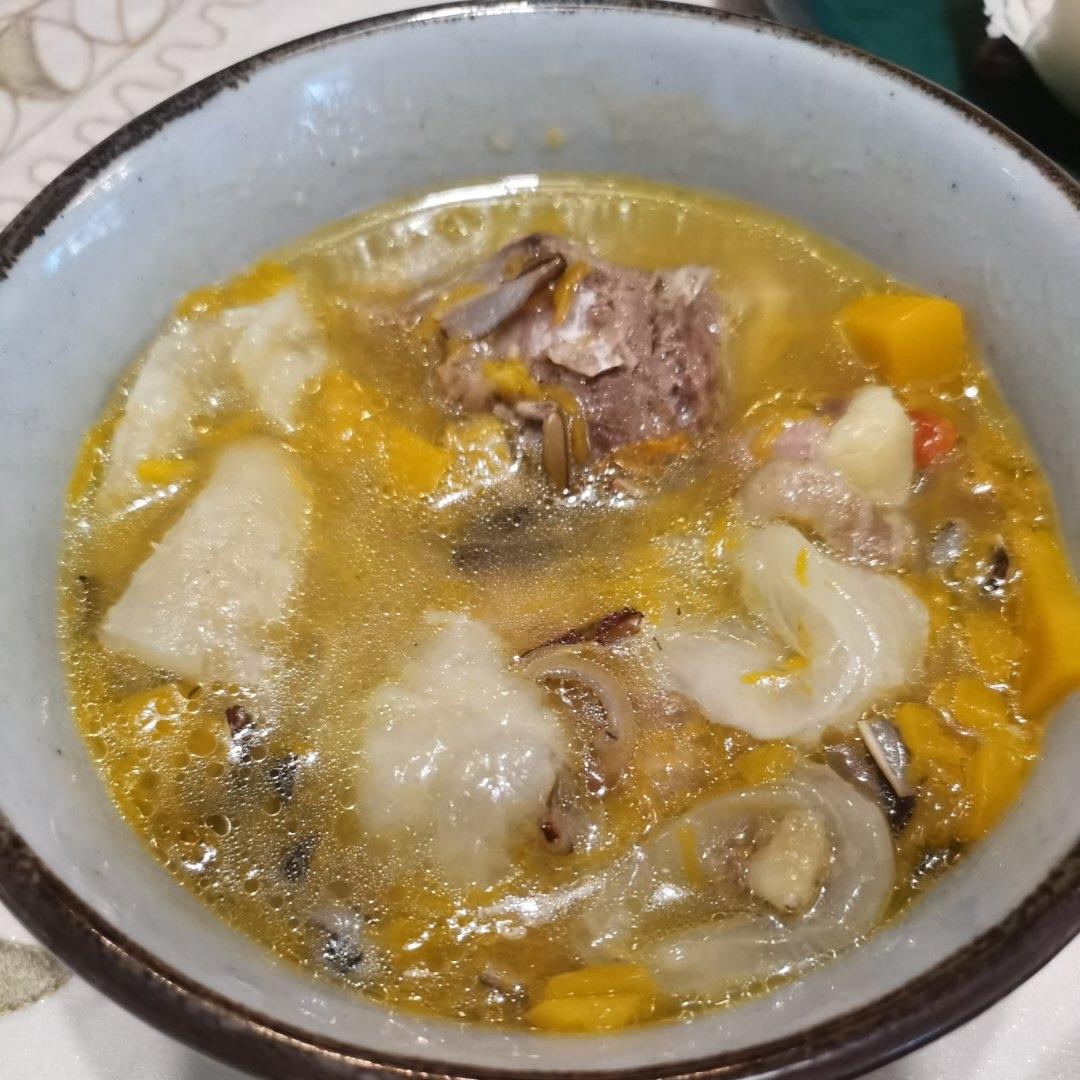 金汤花胶炖鸡煲
