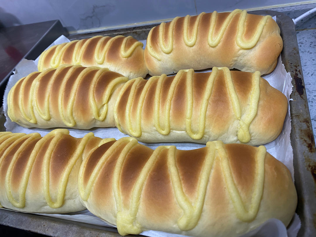 面包房里最受欢迎的毛毛虫面包