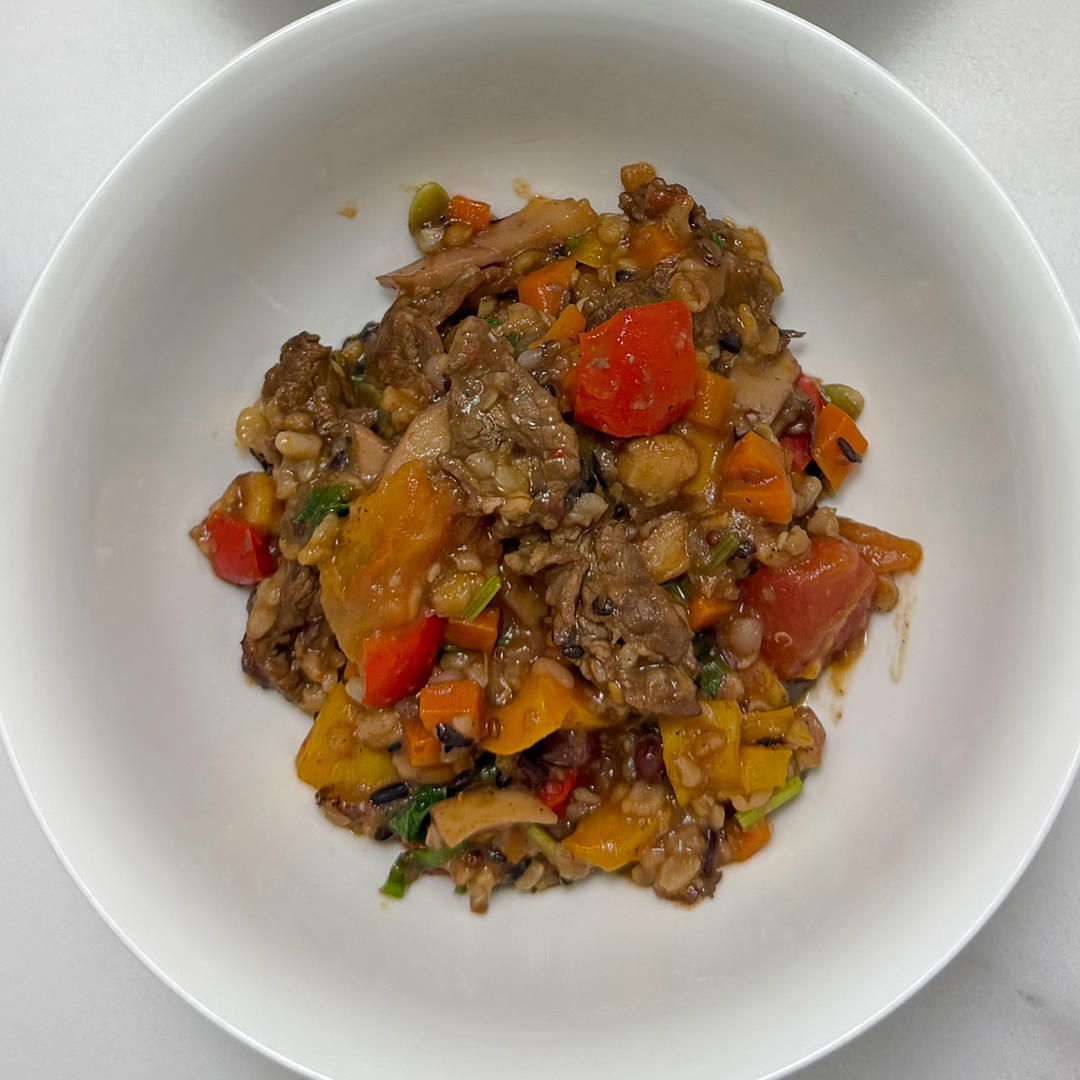 快手减脂餐0失误｜牛肉杏鲍菇彩椒番茄焖饭